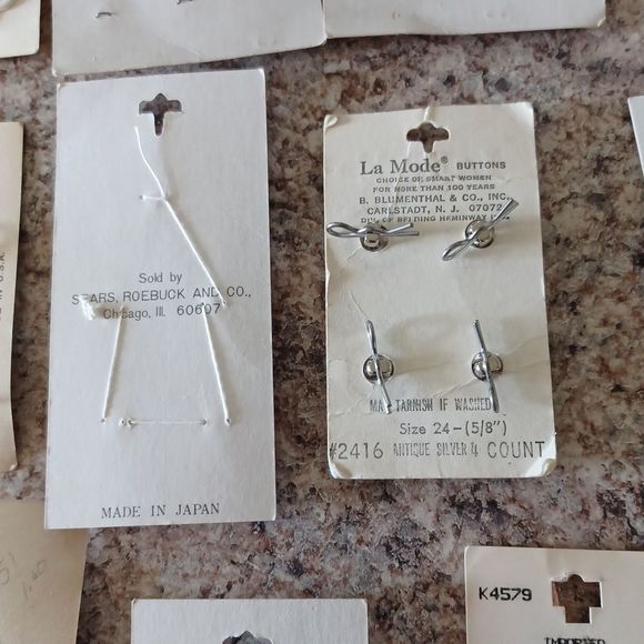 Vintage Buttons Lot of 11 - Picture 10 of 12